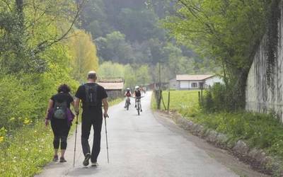 Bidasoko Bide Berdean mantentze lanak hasi dituzte
