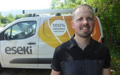 "Pixkanaka eta ondo aukeratu behar dugu zertara bideratu enpresa"