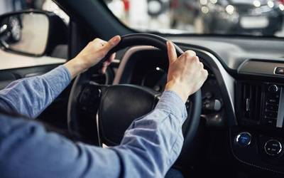 Auzoetatik herrigunera 3 euroren truke: Auzotaxi martxan jarri nahi du Sondikak