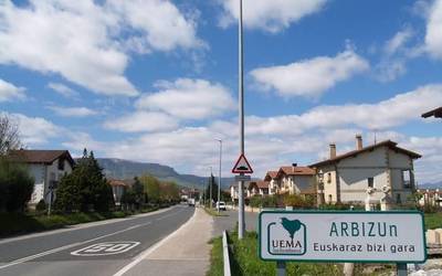 UEMAren ikerketa batek euskararen "galera aldi baten hasiera" islatzen du