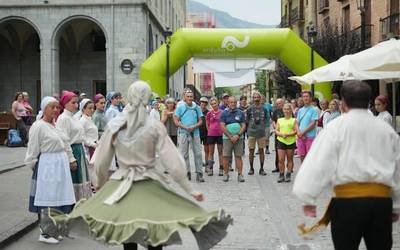 Hasiera hunkigarria izan du Urmugak, Gorobeletik Urduñara jaitsita