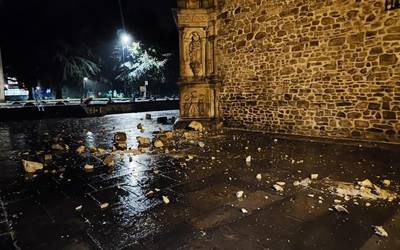Sancti Spiritus Unibertsitatea tximistak jo ostean, harriak lurrean