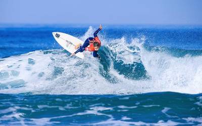 Janire Gonzalez Etxabarri txapeldunorde izan da Lacanauko Qualifying Series surf txapelketan