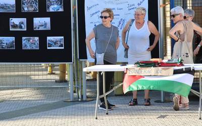 Palestinako banderak zintzilikatzeko dei egin dute