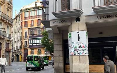 Ainhoa Garzes (turismo bulegoa): "Jendea internetekin hasi eta gurekin bukatzen du, bigarren txanda gara baina pozik ateratzen dira"