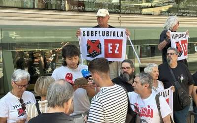 Subflubiala EZ plataforma: "Aldundiak mugikortasunaren ikuspegi zaharkituan jarraitzen du, helburu bakarra autoak mugitzea duen ikuspegian, ez pertson