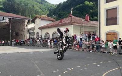 Txundituta Cuadrado Stunt-en erakustaldiarekin