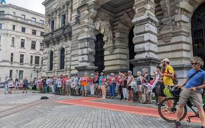 Itsasadarreko tunelaren aurkako protesta Bilbon: "Ez da aurrerapausoa, atzerakada baizik"