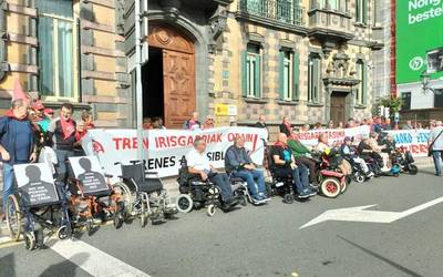 Tren-zerbitzu irisgarria aldarrikatzeko mobilizazioak abiatuko ditu berriro pentsiodunen mugimenduak