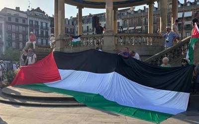 Eduardo Ibero (Yala Nafarroa): "Isiltasunak konplize egiten zaitu, aldiz, kalean egoteak palestinarren ahotsa altxatzen laguntzen du"