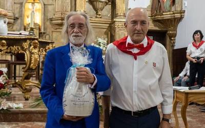 Envaseseko akziodun nagusietako bat den Gerardo Ruigomez Varelak jaso du San Roke Kofradiaren ohorezko pitxerra
