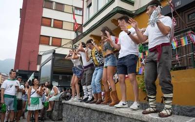 Joko eta kontzertu artean amaitu da Laudioko jaien lehen zatia