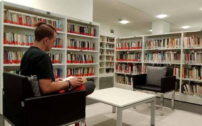 Irakurketa txokoak egokitu dituzte Lesakako liburutegian