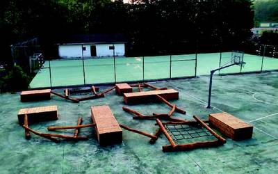 Lesakako Irain eskolako patioan jostaleku berriak paratu dituzte