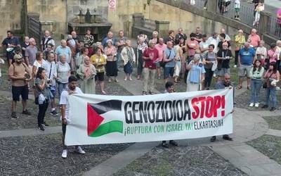 Israelekiko harremanak eten ditzatela eskatu diete erakundeei