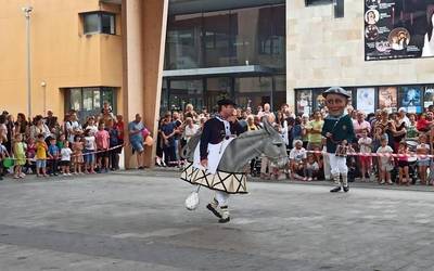 Buruhandi berriak jendaurrean aurkeztu dituzte