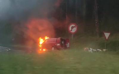 Furgoneta bat kiskali da Arrasaten, Kanpazarrera bidean