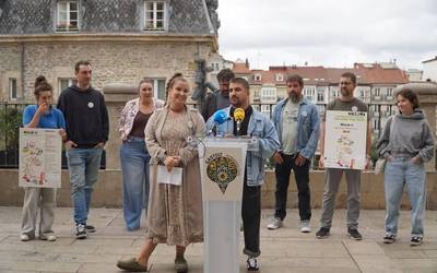 Ospakizunez harago, euskararentzako babesa eskatu dute