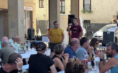Bazkaria, bertsoak eta trikitia Eperra elkartearen urtemuga ospatzeko