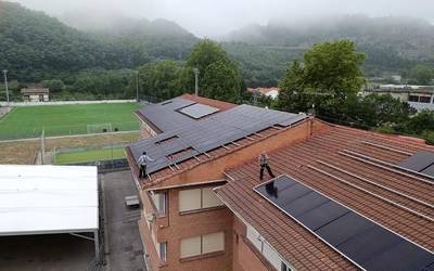 Eguzki plakak jarriko dituzte Bergarako bost udal eraikinetan, "datozen asteetan"