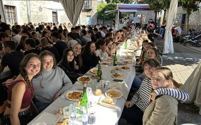 Badago zerekin gozatu Xaxauren txosnagunean
