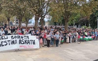 Ehunka lagun batu dira Palestinaren alde Durangon