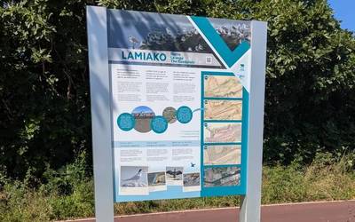 Lamiakoko Iron River ibilbidearen balio naturala eta historikoa ezagutzera ematen duten informazio-panelak jarri dituzte