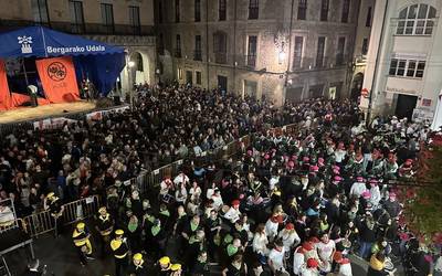 900 parte-hartzaile danborradan, amaierako errepresentaziorik gabe