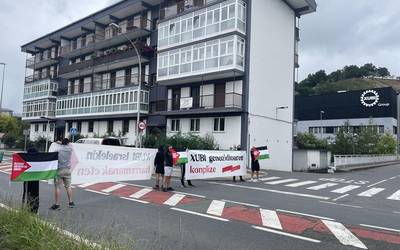Xubi Group Israelen konplize dela salatu eta errepidea moztu du Kontseilu Sozialistak
