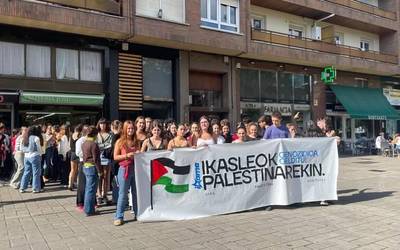 Genozidioaren aurka ahotsa altxatu dute ikasleek