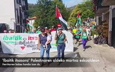 'Ibaitik itsasora' Palestinaren aldeko ibilaldia eskualdean barna