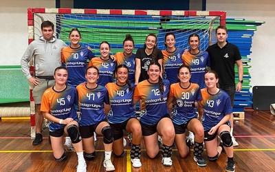 Zuzendaritza berriarekin ekin dio denboraldi berriari Bergarako eskubaloi sailak