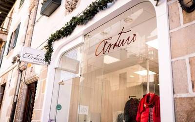 80 urte beteko ditu ortzegunean Berako Arturo arropa dendak