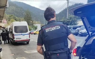 Atxilotu bat Luiaondon, bizilagunak balinezko edo aire konpromituzko moduko pistola batekin mehatxatzea egotzita