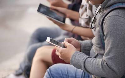 Pantailak segurtasunez erabiltzeko gomendioak eman ditu Lesakako Osasun Zentroak