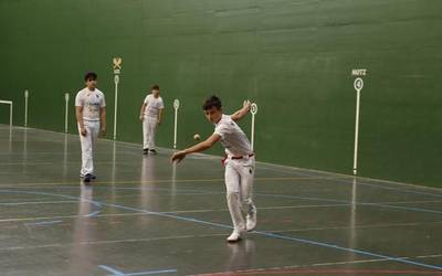 Infantilek eta alebinek eman diote hasiera San Martin Pilota Txapelketari