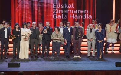 Zinemira saria jaso dute Asier Altunak eta Telmo Esnalek