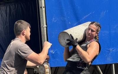 Herri kiroletan aritu dira Aretxabaletako plazan, ikusleen gozamenerako