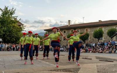 [ARGAZKI GALERIA]: Plaza jendez lepo dagoela altxatu dute Doniel Atxa Iurretan