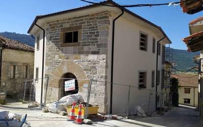 Hainbat eraikuntza lan egiten ari dira Unanun