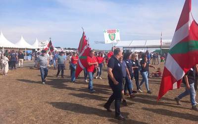 Alderdi Egunean izan dira EAJren Zumaiako kideak