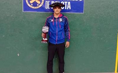 Iker Anzizar doneztebarra txapeldun suertatu da Arnedoko lau eta erdiko pilota txapelketan