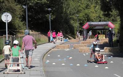 Goitibehera txikien jaitsierak, domekan, Zaldibarren