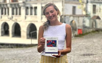 «Medikuntzarekin filosofia egiteko bidea da niretzat poesia»