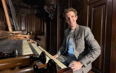 Benjamin Righetti organo jotzaileak girotu du parrokia