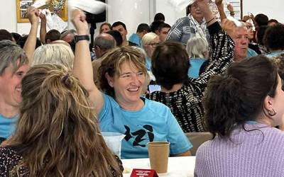 [ARGAZKIAK] Euripean elkartasuna aterpe