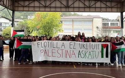 Palestinari keinua egin diote Berako Gazte Egunean