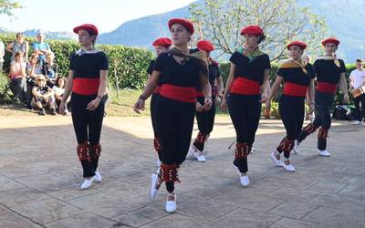 Herriko sortzaileen festa Otala Zelaira eraman du Kuartelak