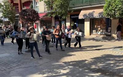 Helduen Trikitixa Topaketaren bigarren edizioa Bergaran ospatu dute