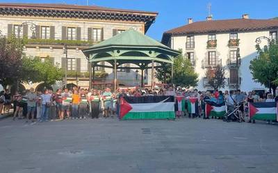 Lesakako zerbitzuen elkarteko ia komertzio eta zerbitzu guziek bat egin dute biharko lanuztearekin